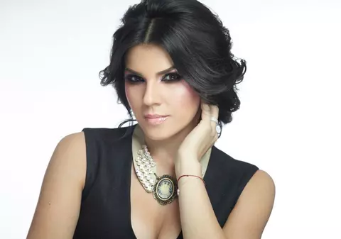 Irina Nicolae naște pasiuni incredibile: o bunică a vopsit pereții casei cu personajul pe care l-a inventat!