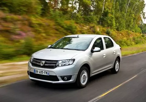 Un tir încărcat cu Dacii Logan  s-a răsturnat în apropierea frontierei Giurgiu-Ruse! 