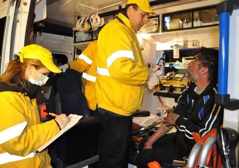 Primarul sectorului 2, Neculai Onţanu, adună persoanele fără adăpost de pe străzi