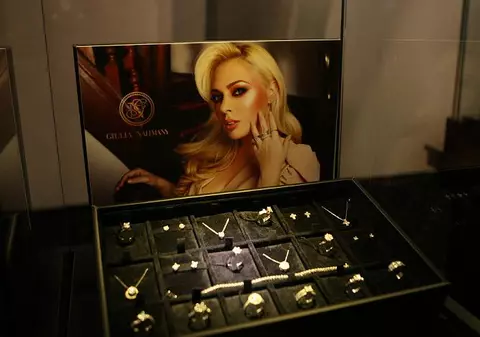 Giulia Nahmany şi-a lansat un nou parfum  