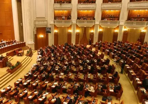 Șocant: Bătaie pe scaune  în Parlament: Vom plăti încă 110 senatori și deputați 