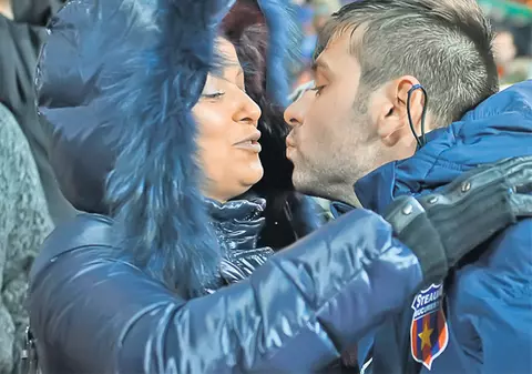 Pupici de la nevastă pentru steaua Stelei!