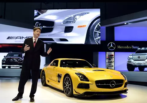 Superofertă în State: cumperi un Mercedes SLS AMG şi primeşti gratis un Smart