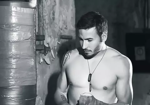 S-au făcut «răi» pentru copiii săraci. Fotbaliştii de la Petrolul au realizat un calendar în scopuri caritabile