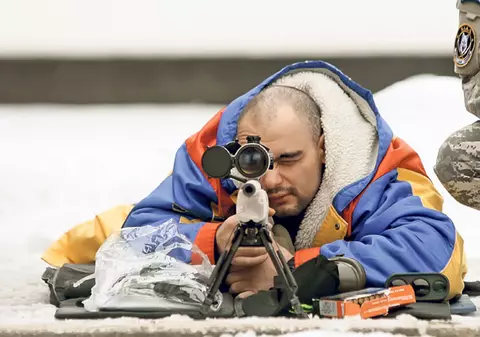 Foc de voie! Sportivii Ion Oncescu şi Ciprian Sora şi cântăreţele Nicola şi Sophia s-au antrenat cu lunetiştii SIAS | FOTO