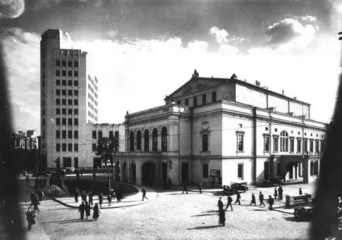 Teatrul Naţional împlineşte astăzi 160 de ani