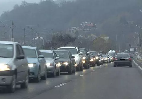 Coloană de mașini pe mai mulți kilometri, pe DN 1. Traficul este îngreunat