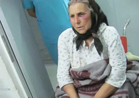 Bătrâni bătuţi şi torturaţi în propria casă de hoţi