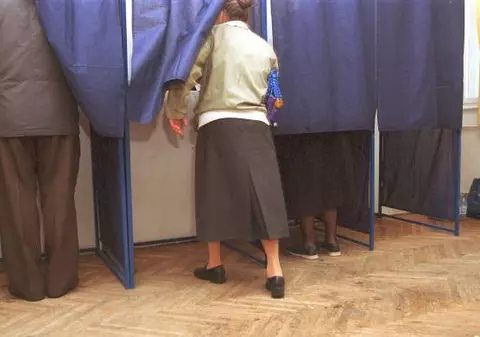 Alegeri parlamentare 2012. Iată ce calcule îşi face Hrebenciuc despre rezultatul votului