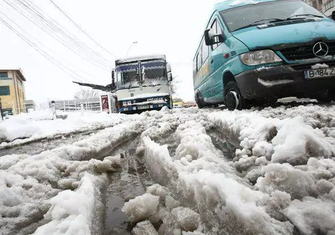 ATENŢIE, ŞOFERI! Poliţia rutieră verifică dacă maşinile sunt echipate pentru iarnă