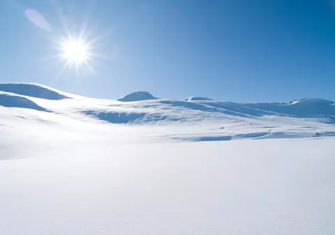 Ştiaţi că zăpada reflectă peste 90% din razele UV înapoi în atmosferă?