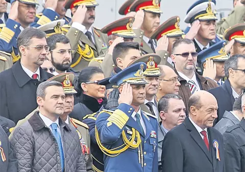 De Ziua Naţională a României, Băse și Ponta s-au ignorat reciproc