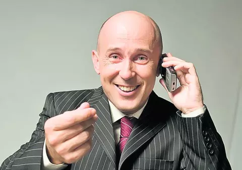 Mugur Mihăescu, alias Garcea, a glumit amar: «Lui Năstase îi numărau ouăle, mie îmi numără scaunele!»