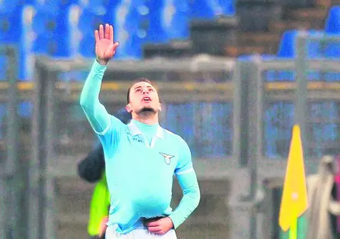După ce a marcat marţi, contra Cataniei (3-0), Ştefan Radu, fundaşul lui Lazio, a făcut aluzie la sarcina soţiei lui, Alexandra