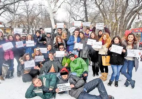 Proiect inedit al unor adolescenţi din Capitală! Au ieşit în stradă să spună ce urăsc - FOTO