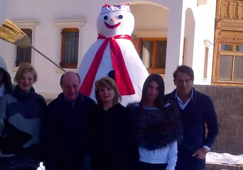 Iată PRIMELE FOTOGRAFII din vacanţa de Revelion a lui Traian Băsescu şi a familiei sale! FOTO