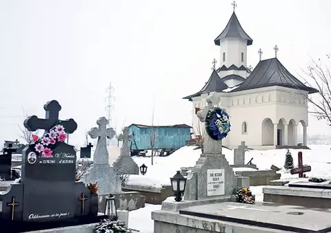 Războiul declarat de Biserică cimitirelor private îi bulversează până şi pe preoţi: «Nu mi-a interzis nimeni să fac slujbe»
