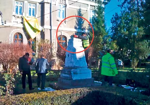 Bustul lui Grigore Alexandrescu, furat din faţa primăriei!