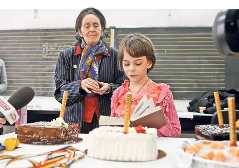 Aniversare cu ştaif la 8 ani! Eliza a citit din Eminescu la petrecere