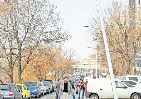 Ne cade stâlpul în cap!