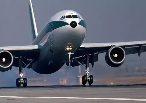 Ploaie cu gheaţă la Frankfurt! Aeroportul a fost "PARALIZAT"