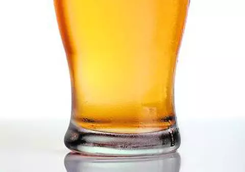 O să fie greu la vară… Se scumpeşte berea! 