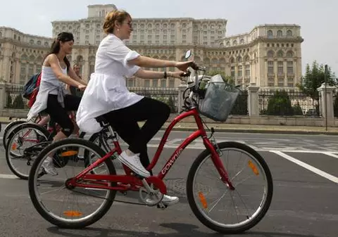 Noi reguli pentru şoferi, biciclişti şi motociclişti