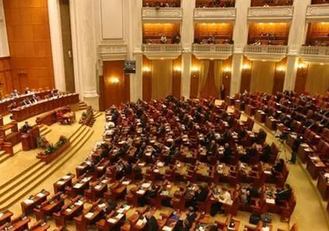 Parlamentul merge mai departe cu înființarea comisiei de anchetă privind prezidențialele din 2009; Ancheta din Legislativ nu se va suprapune cu dosarul Parchetului