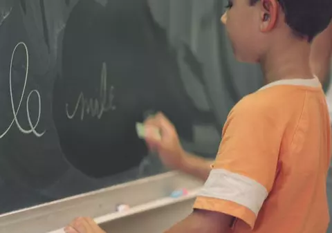 ȘOCANT! Elev învinețit de profesorul de geografie