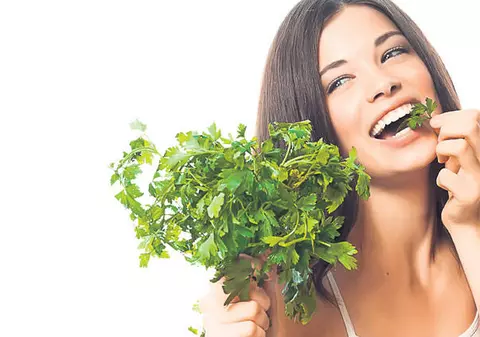 Vrei să ai o respirație proaspătă? Află ce remedii naturiste te pot ajuta