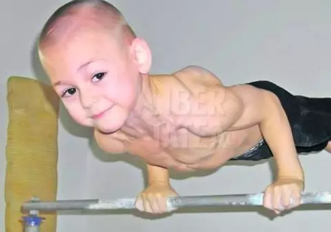 Tatăl lui Giuliano, acuzat că-şi exploatează fiul: "Totul e o înscenare. Eu am bani să-mi cresc toţi cei 4 copii"