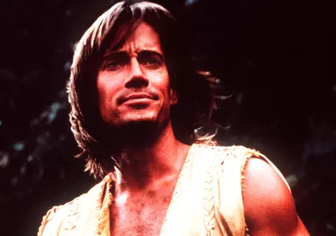 Îl mai țineți minte pe chipeșul și puternicul ”Hercule”? Vezi cât s-a îngrășat astăzi Kevin Sorbo! 