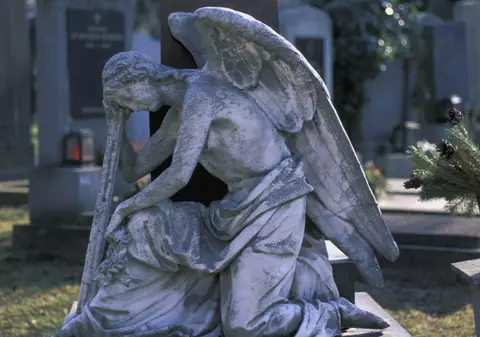 CIUDATELE CONFESIUNI ale femeii care vede îngeri!