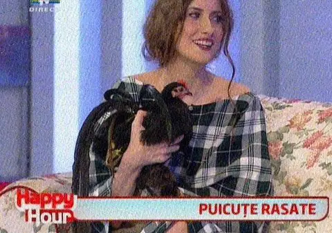 ONG-iştii o fac praf pe Iulia Albu: "Plimbatul găinii e o problemă psihică"