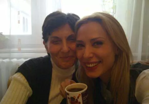 Iulia Vântur i-a făcut o SURPRIZĂ COLOSALĂ MAMEI sale! Vezi cum a SURPRINS-O de ZIUA EI!