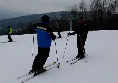Turiști salvați de jandarmi de pe drumul spre Padina