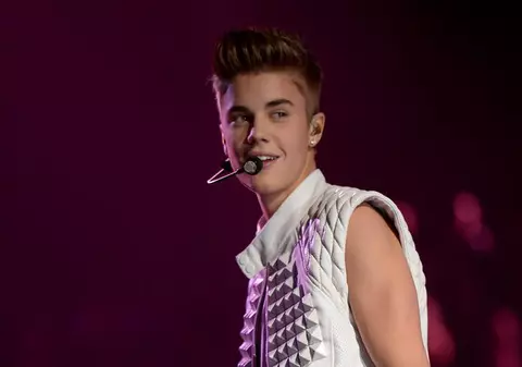 Şi el? Justin Bieber se droghează. Vezi AICI fotografiile!