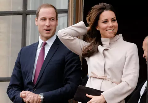 CADOURI SURPRINZĂTOARE pentru viitorii părinţi regali Kate şi William: suzete, lenjerie intimă, sosuri condimentate