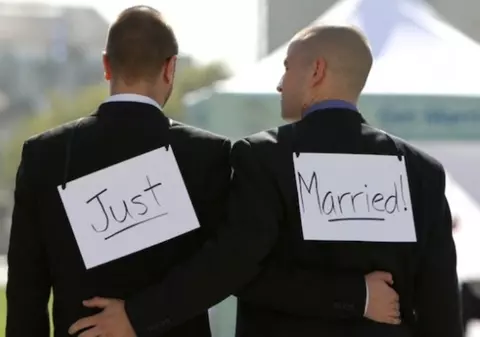 Cel mai cunoscut pastor evanghelic din Anglia ŞOCHEAZĂ: "ACCEPTAREA HOMOSEXUALILOR ne garantează PROGRESUL”