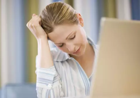 Ai petrecut de REVELION și te-ai întors la muncă? Află cum faci față OBOSELII!