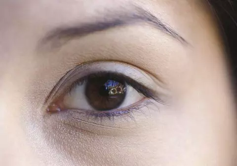 Persoanele cu ochii căprui sunt cele mai de încredere