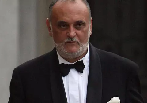 Aflat în plin proces de divorţ, Dinu Patriciu şi-a scos avioanele la vânzare. Vezi cât cere pe ele!