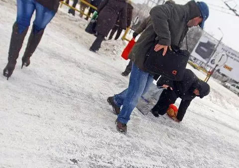 ATENȚIE, ȘOFERI! COD GALBEN de POLEI pentru mai multe județe