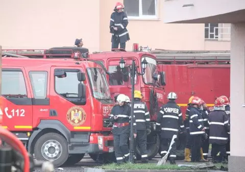 Incendiu în zona parcului IOR, trei case au fost mistuite de flăcări