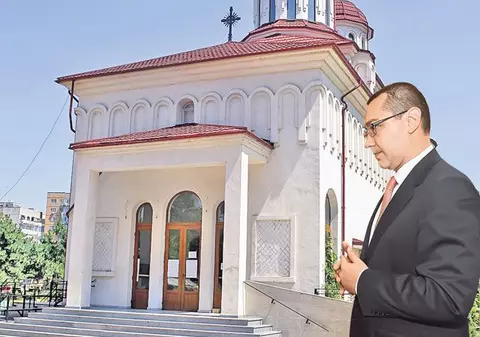 Opoziţia îi cere lui Ponta bani pentru biserici