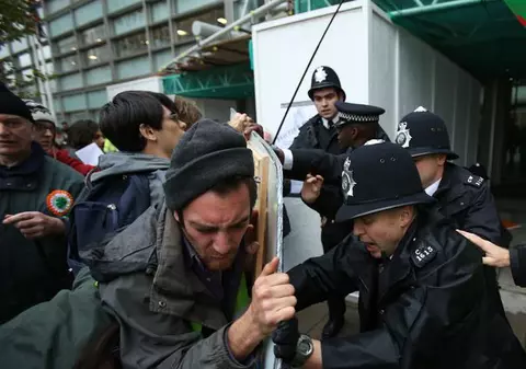 Isterie în presa britanică: "Românii se pregătesc să invadeze Anglia"