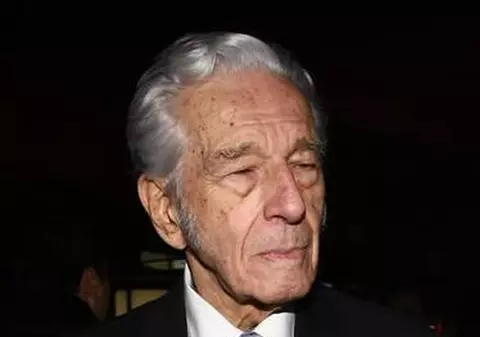 Sergiu Nicolaescu, alături de Brâncuşi, pe Aleea Celebrităţilor din Târgu-Jiu