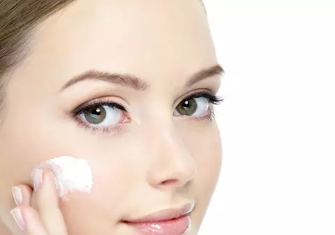 Cinci idei periculoase despre îngrijirea tenului