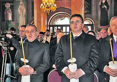 Gigi, ține-te bine de lumânare, să nu adormi!