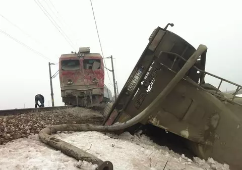 1 mort și mai mulți răniți, după ce un TREN a DERAIAT la Fetești